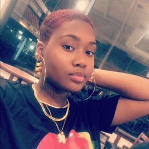 Meet your Posher, Kiala